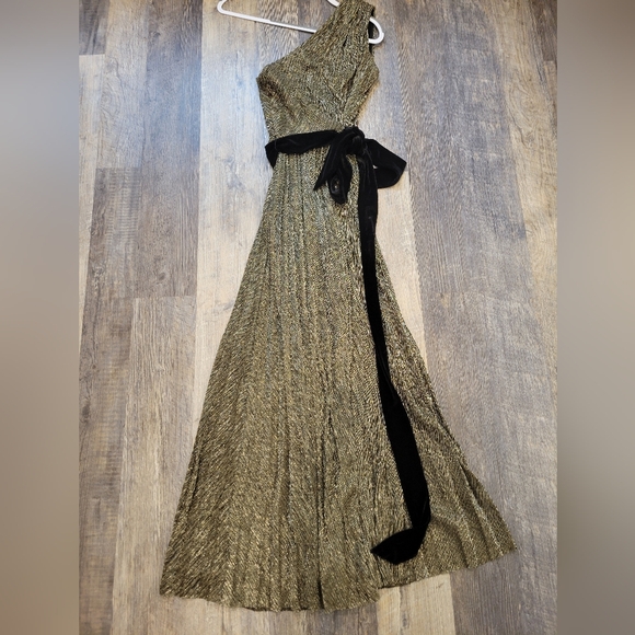 ​Aqua Formal Shimmering Metallic One-Shoulder Gown Size 6 - Picture 2 of 9